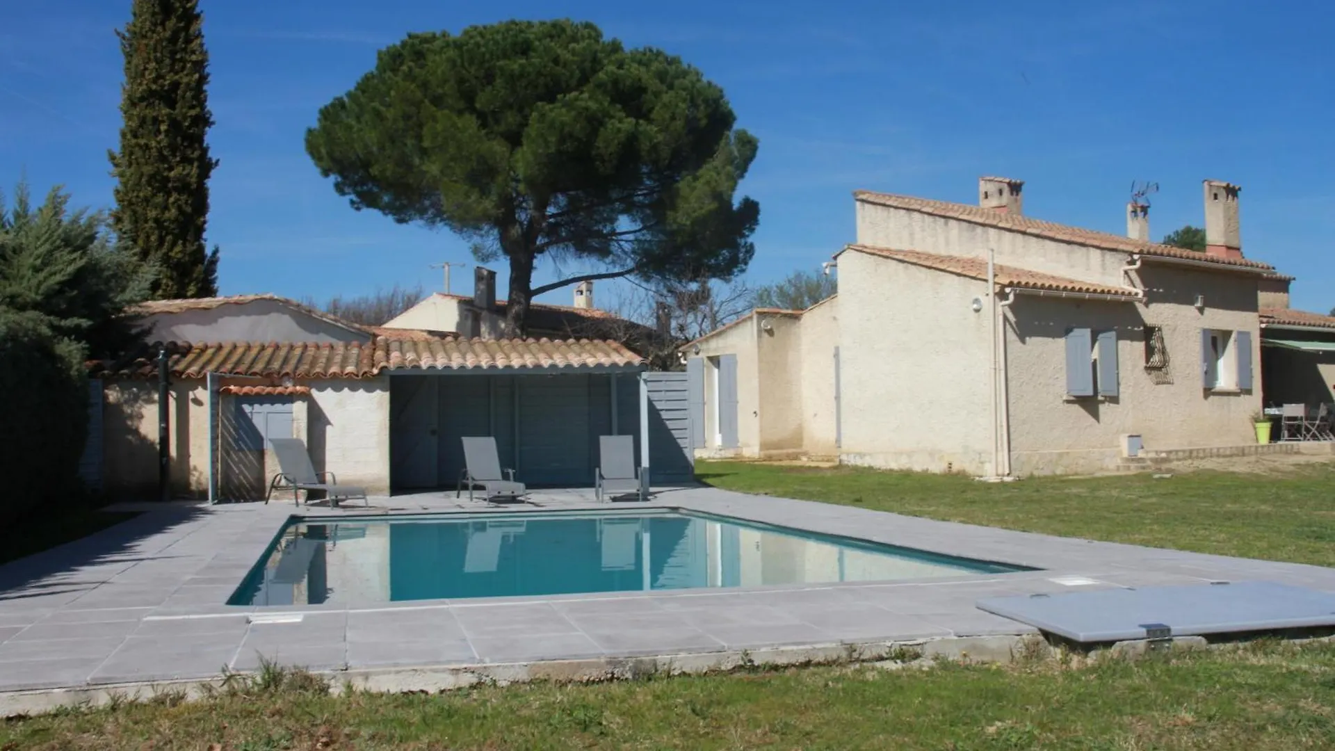 Holiday home Villa Avec Piscine Dans Le Luberon La Tour-d'Aigues France